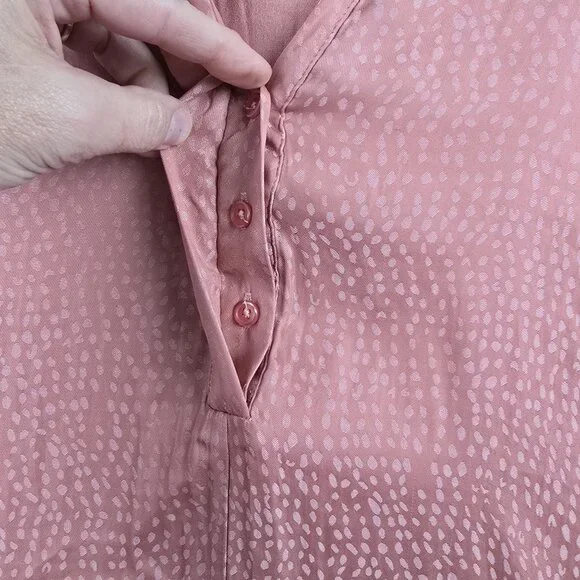 Lane Bryant Womens Plus Blouse Pink Size 26/28 Lightweight Textured Button Front - Picture 3 of 9